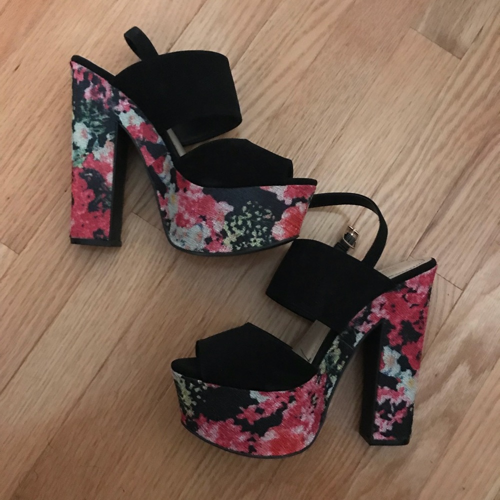 Bamboo Floral Platforms size 8